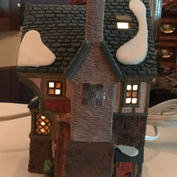 Dept 56 Pied Bull Inn Dickens Village Lighted Christmas Decoration from 1993 - Picture 9 of 10